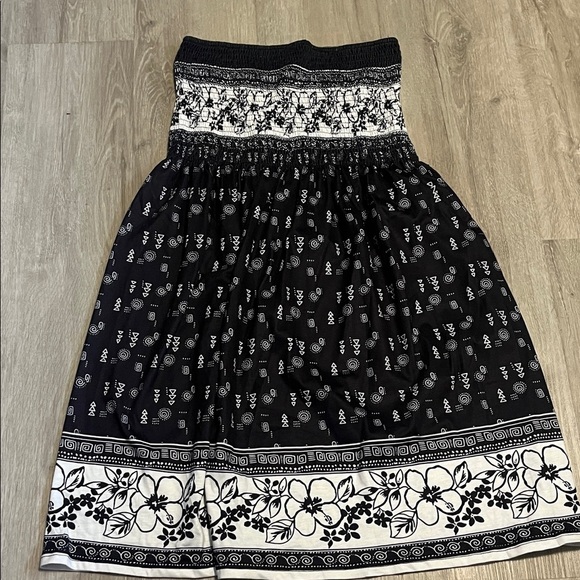 Black and White Floral Women's Skirt - Picture 1 of 1